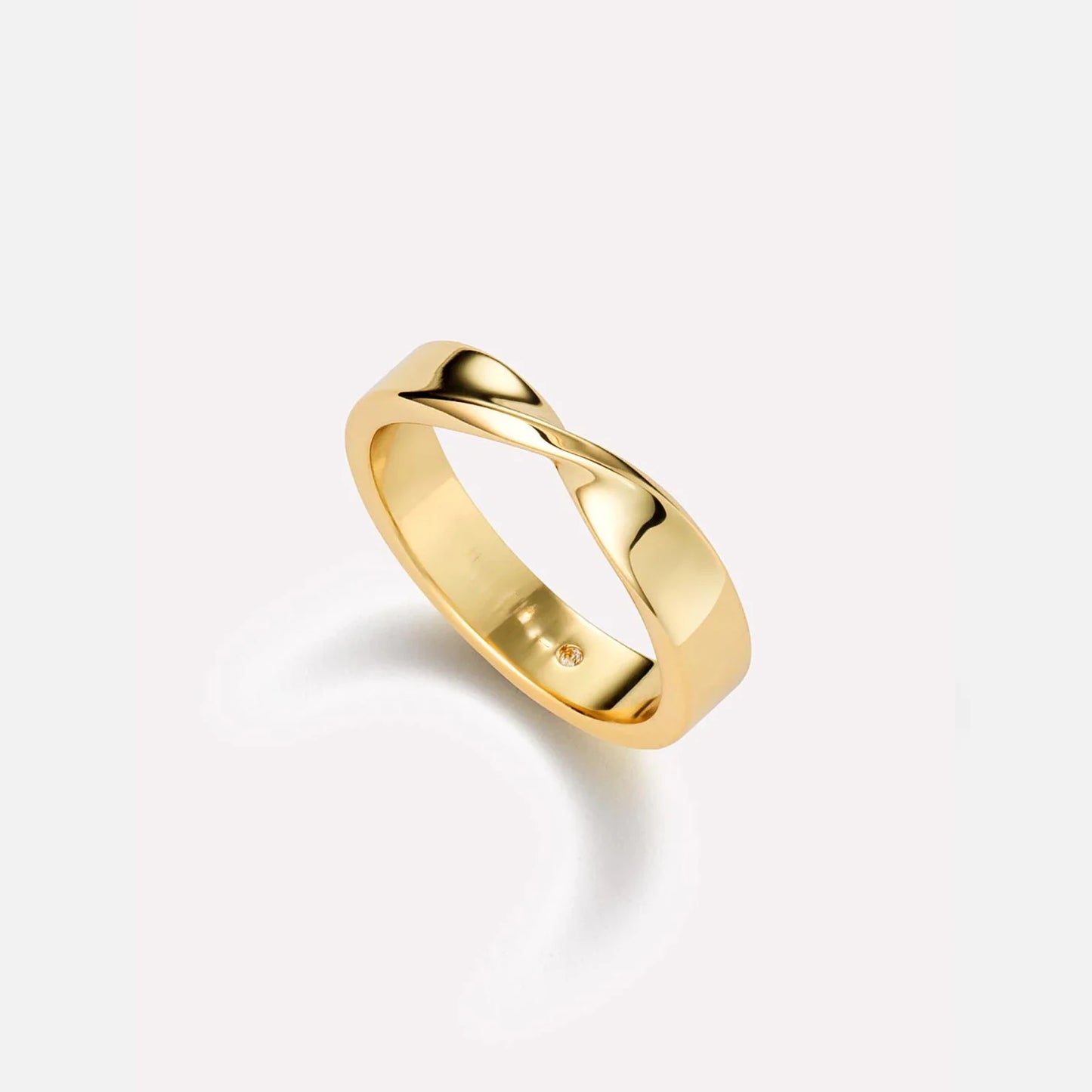 Twisted Band Ring - Brin Store