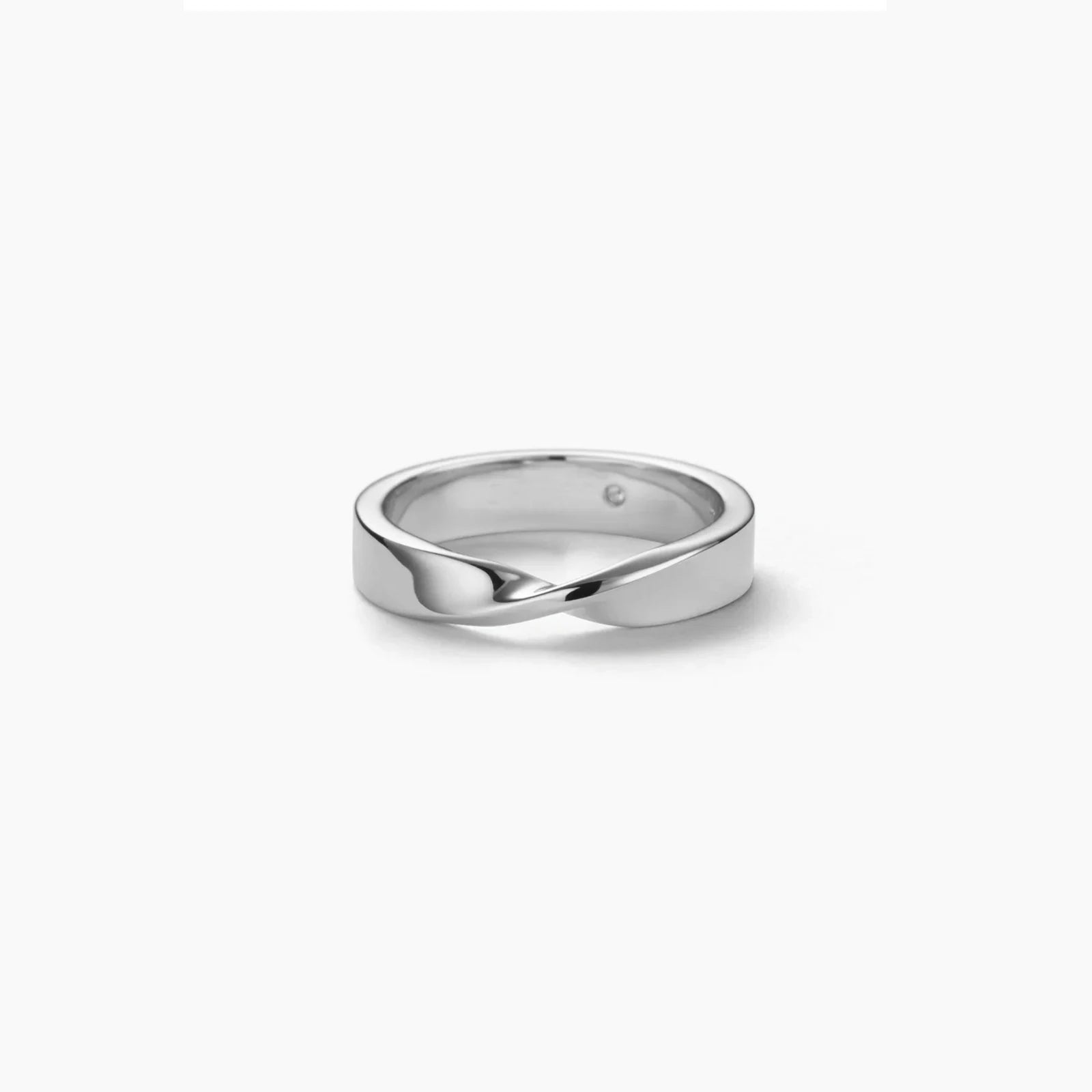 Twisted Band Ring - Brin Store